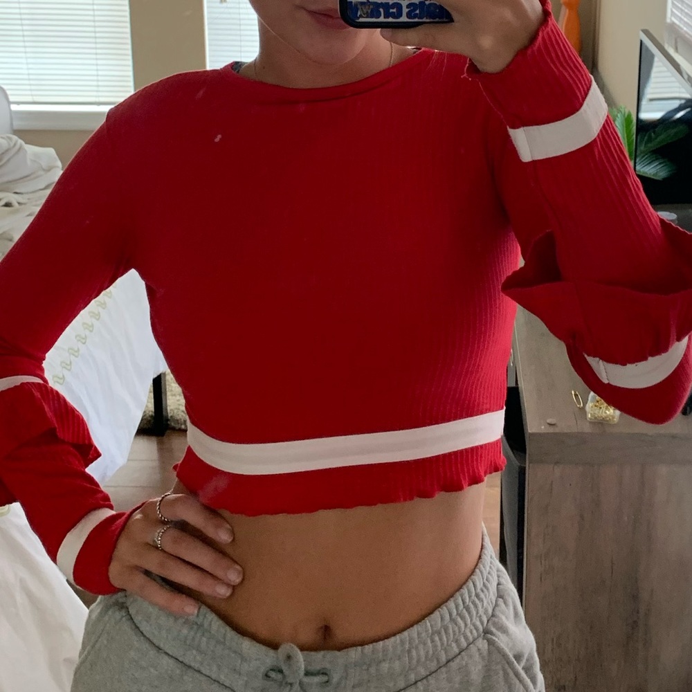 Crop top with ruffle sleeves